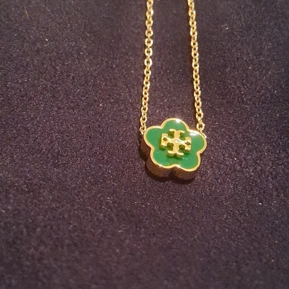 Tory Burch Forget Me Not Green Daisy Pendant Necklace With Dustbag. SOLD OUT - Picture 2 of 5